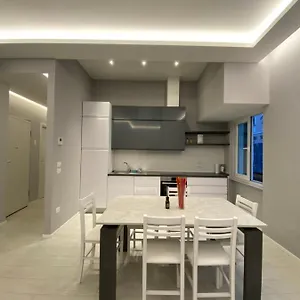 Apartment Casa Dante: Oneglia Centro-marina-spiagge, Imperia